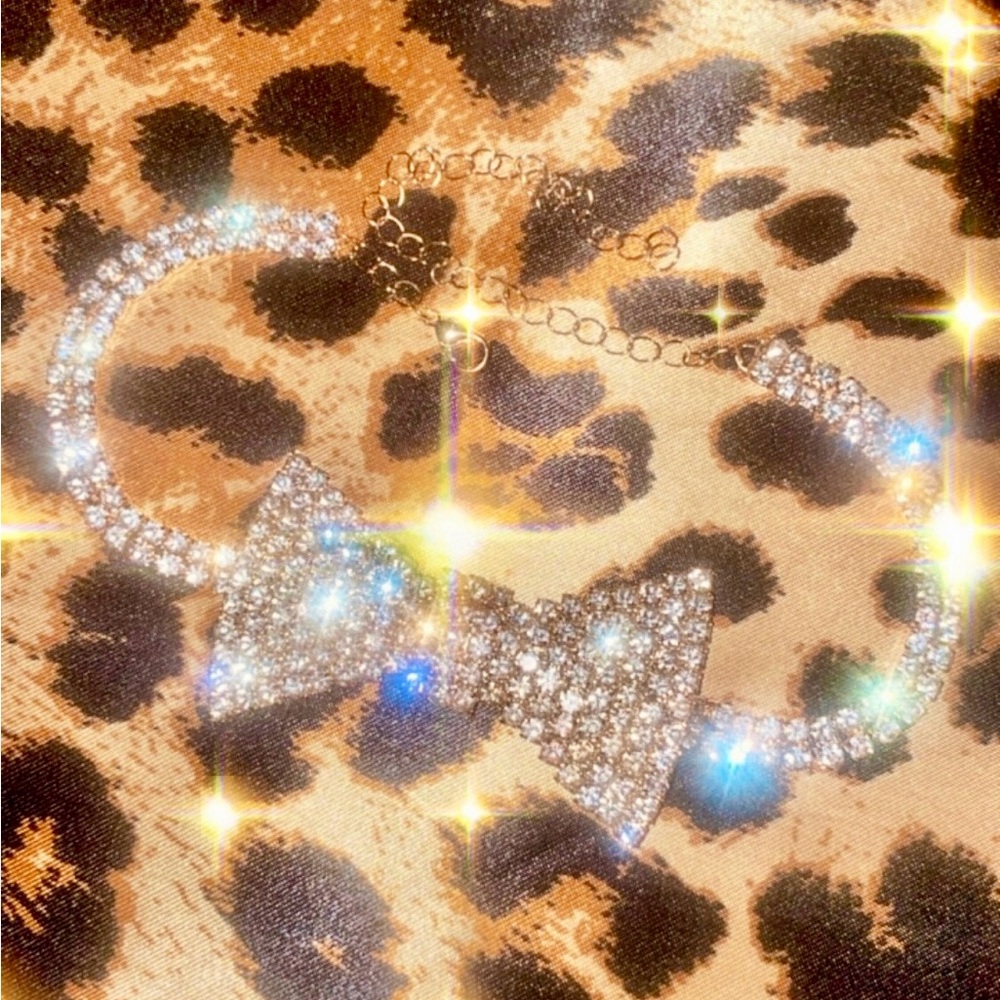 Silver or gold bowknot choker collar